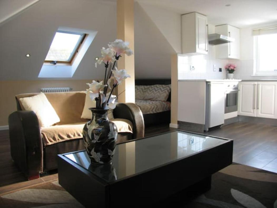 Modern Cosy Private Studio, Wifi, Ip-Tv, Must See Ρόμφορντ Εξωτερικό φωτογραφία